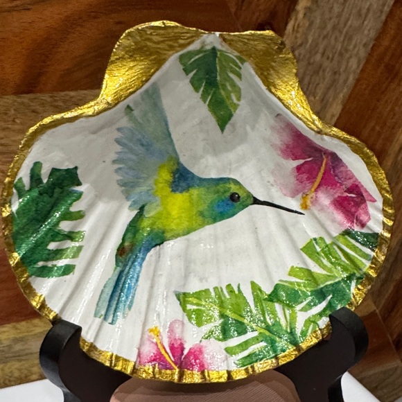 Decorative Shell with Hummingbird Design - Picture 3 of 4